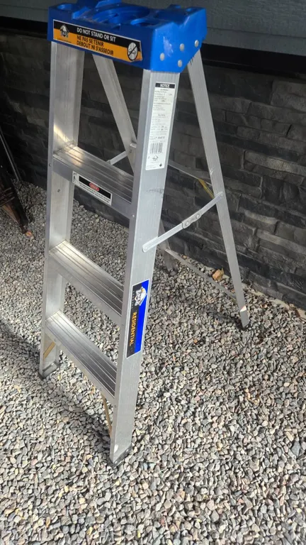 4’ Aluminum Residential Step Ladder