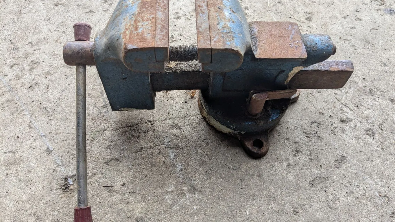 Mini Bench Vice, 5” Opening, 4” Wide