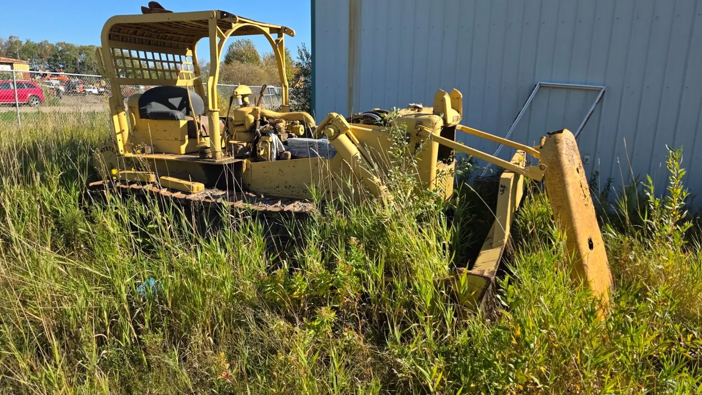 *OFFSITE* Cat dozer- has extra parts