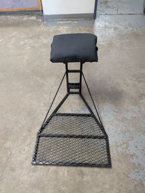 Tree Stand for Hunting - Excellent Condition