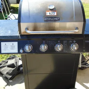 Broil Chef BBQ w/ Cover & New Propane Tank