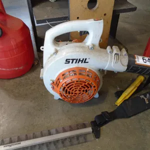 Stihl Gas Leaf Blower w/ 2 Jerry Cans