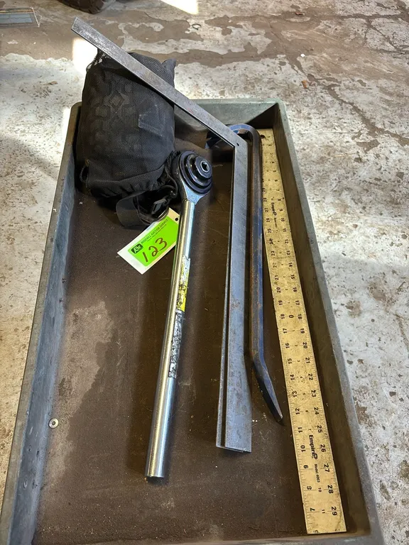 18"-1/2"x3/4" Torque Multiplier, Straight Edge, Squares, Gooseneck Pry Bar and Knee Pads