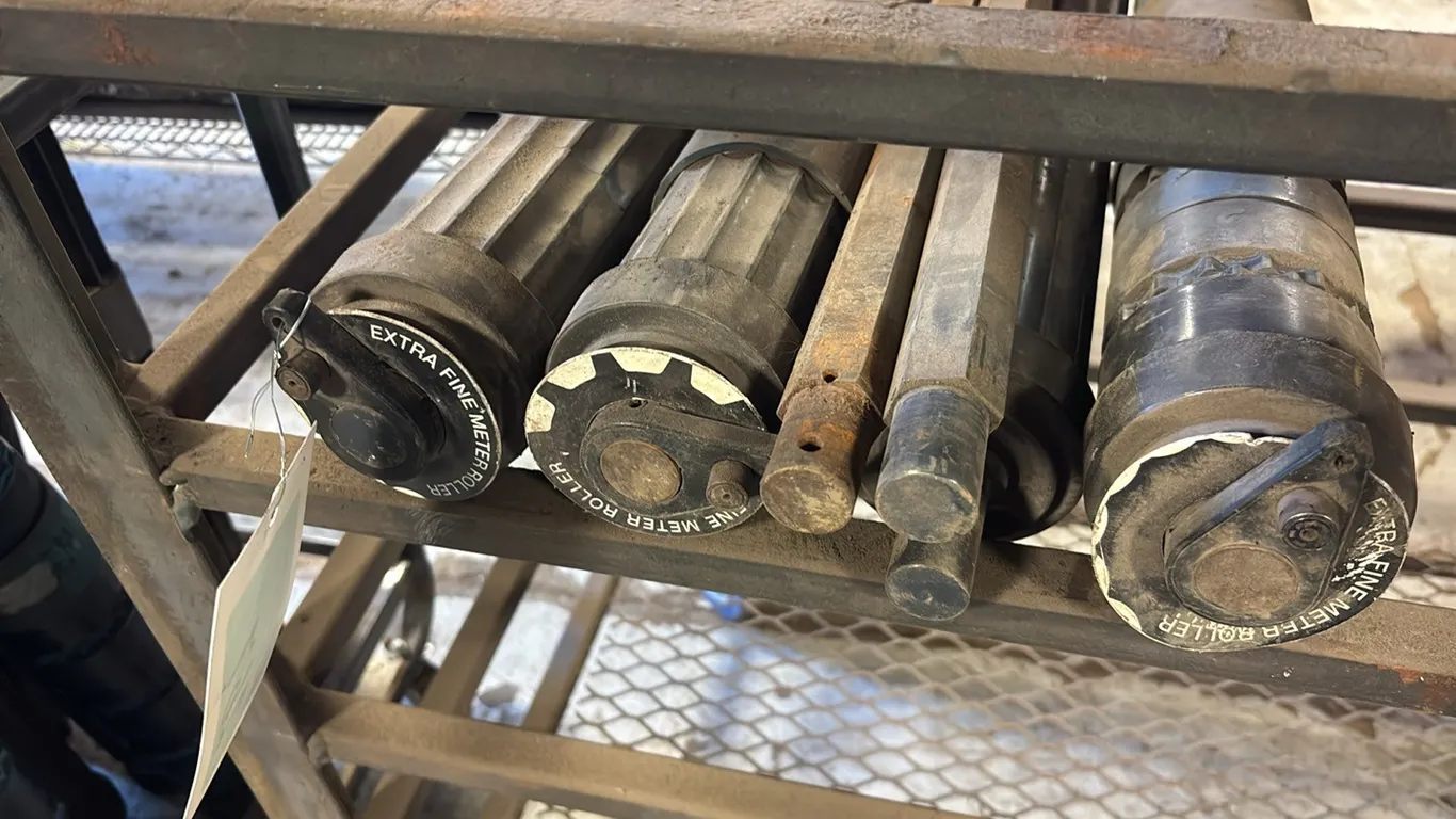 (4) 30 Series Meter Rollers, (2) Steel Shafts Fine and Segmented