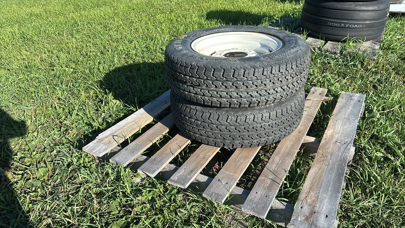 (2) Dico Radial ST 205/75R15 Tires