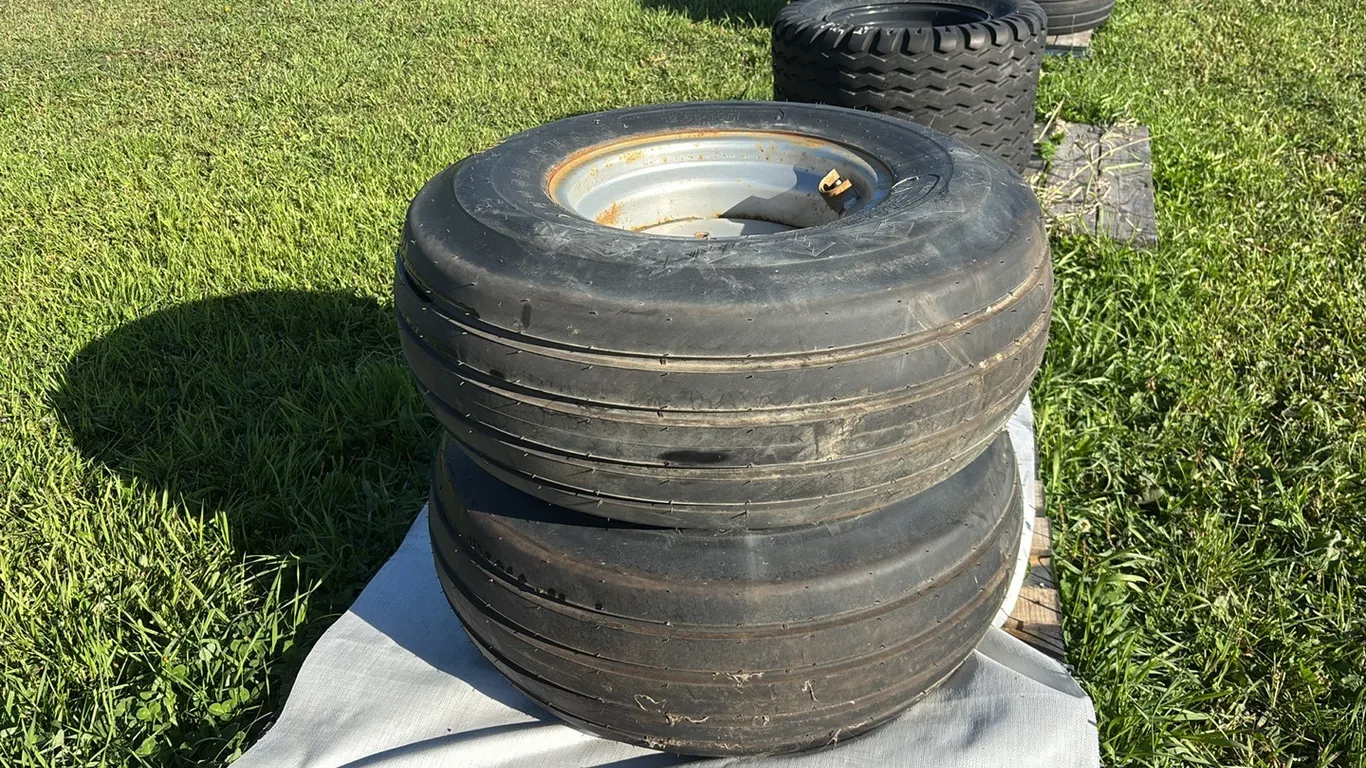 (2) Goodyear 12.5L -15Fl