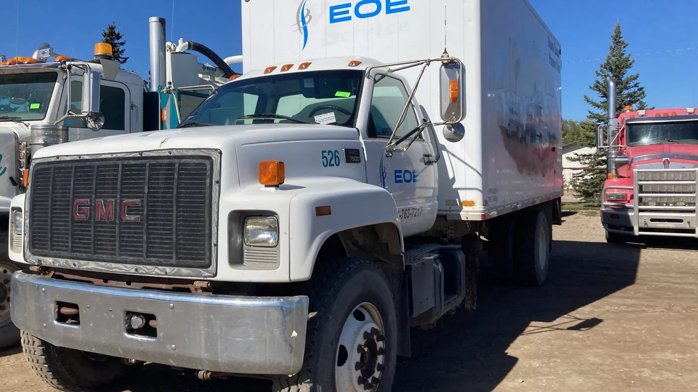 2001 GMC C7500 S/A Steam/Pressure Wash Unit Cube Truck VIN: 1GDL7H1C21J506579 **O-437
