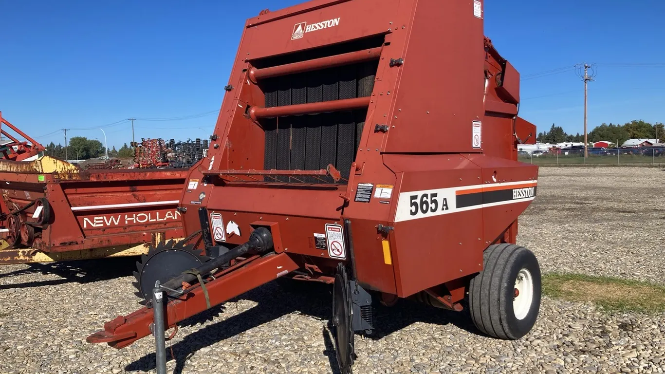 Hesston 565A Round Baler s/n: 565A01420 **D-82**