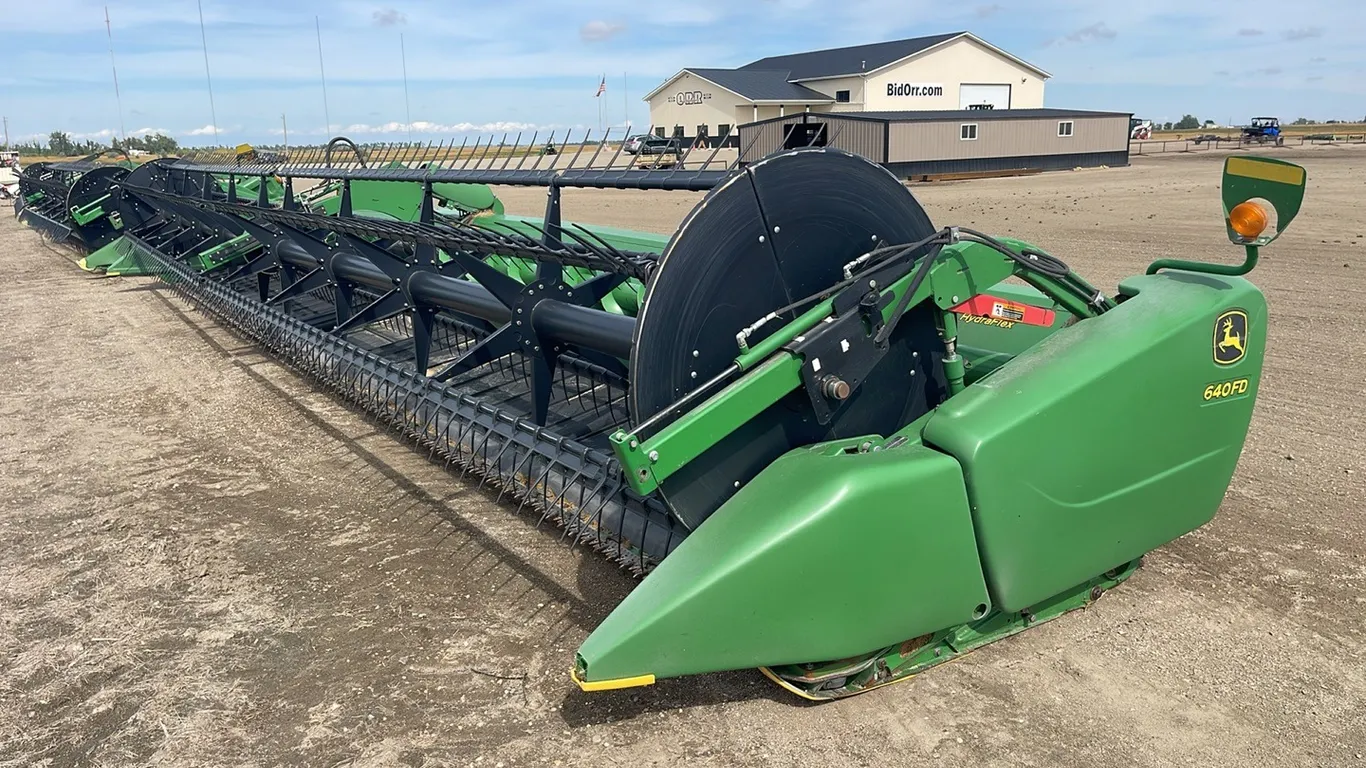 2015 John Deere 640FD Damaged Draper Head