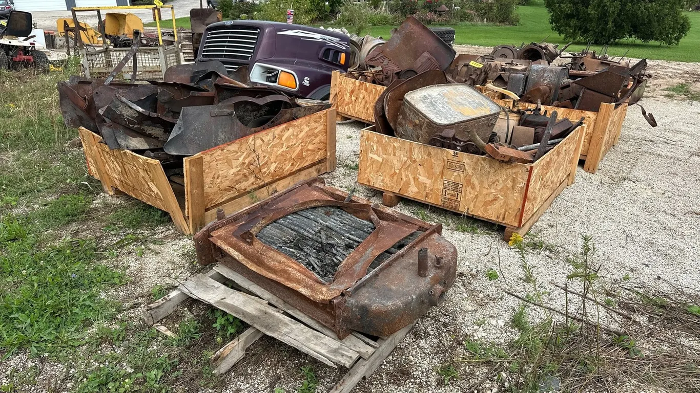 (11) Pallets Caterpillar Crawler Tractor Parts