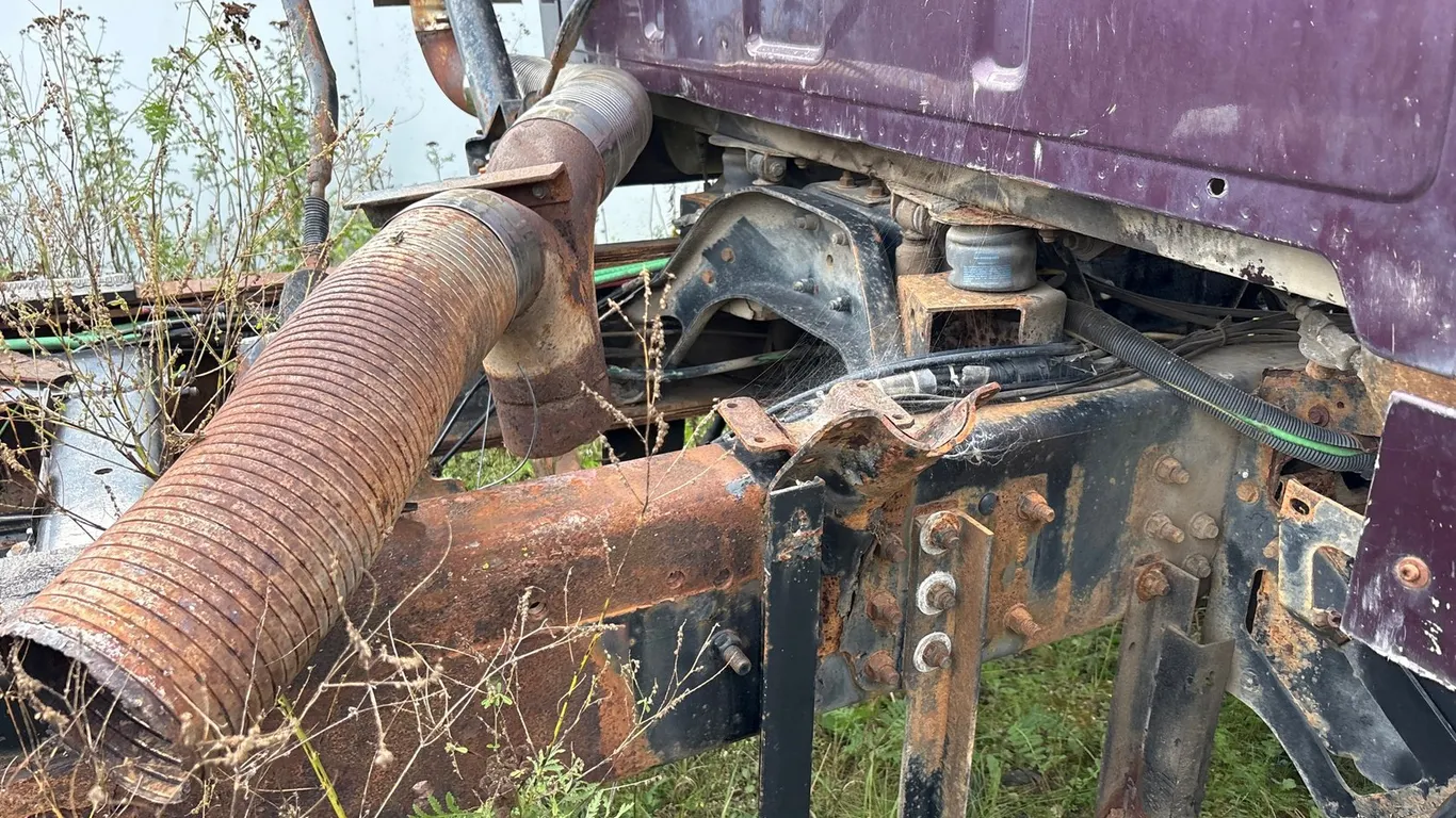 1998 Ford 7965L Truck Cab And Frame