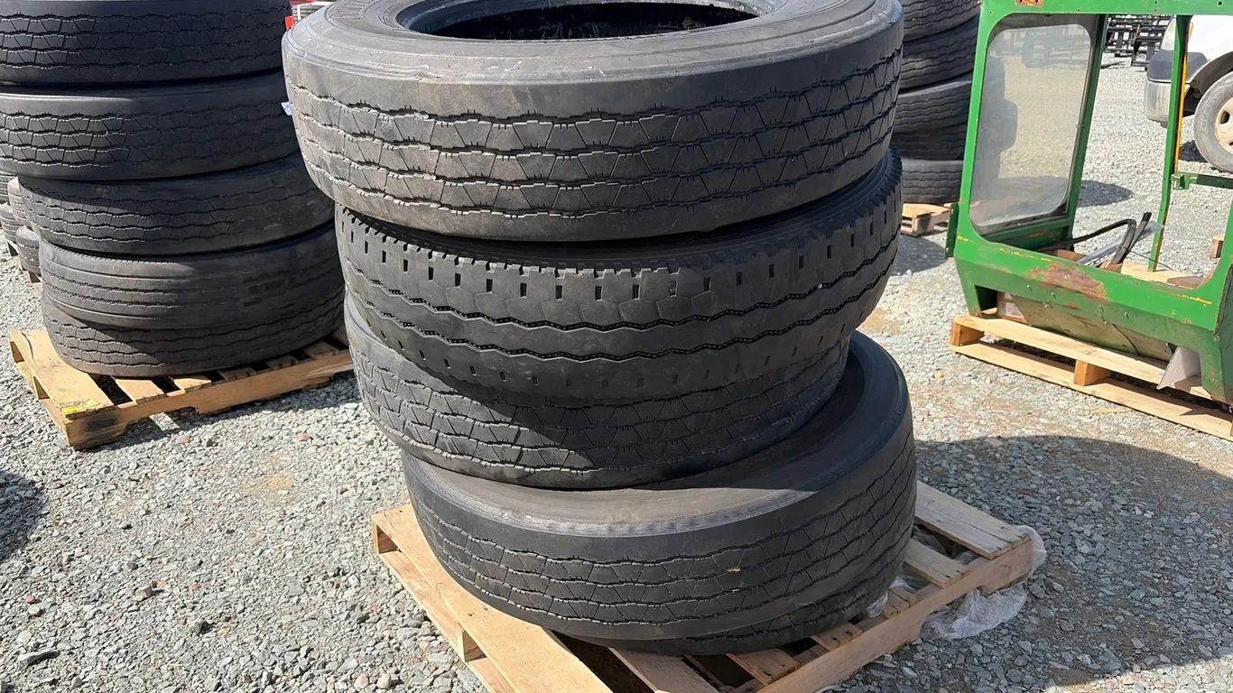 (5) 285/75R24.5 Tires