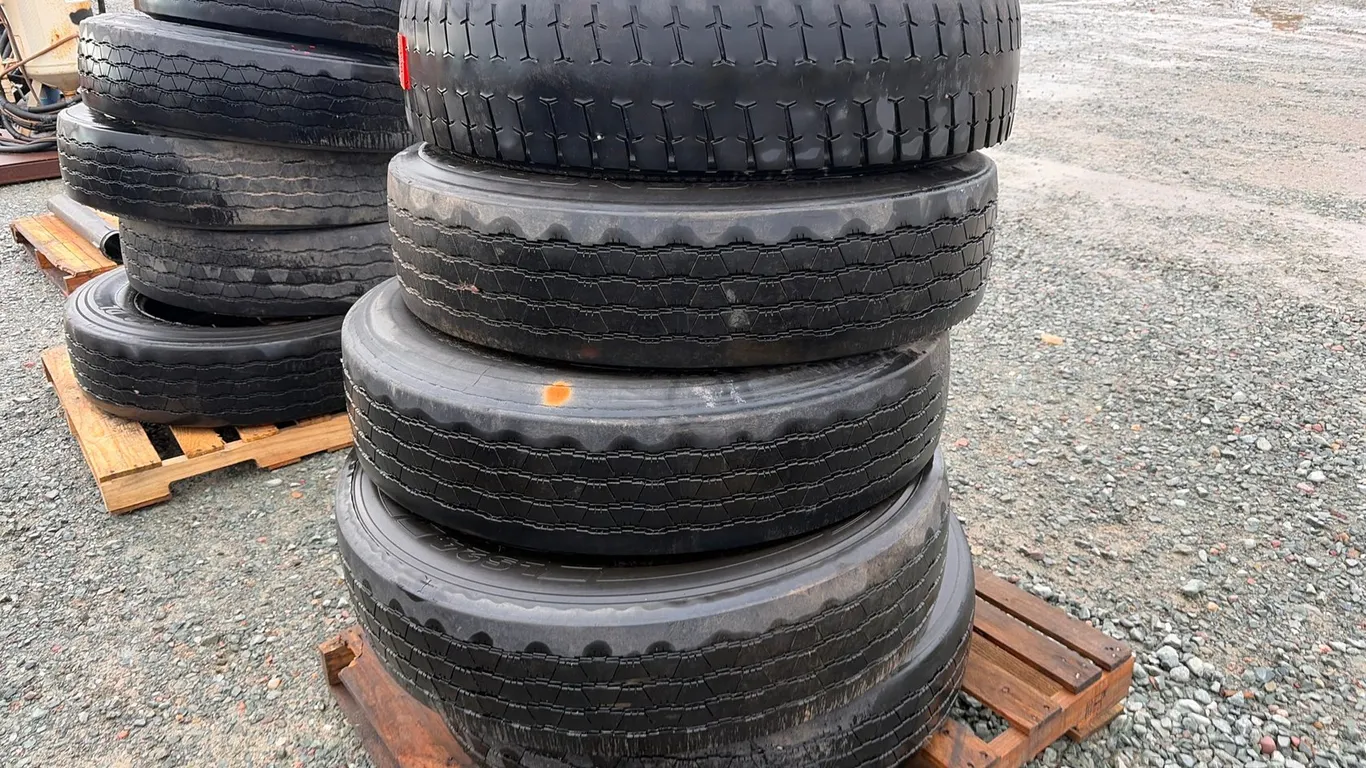 (5) 285/75R24.5 Tires