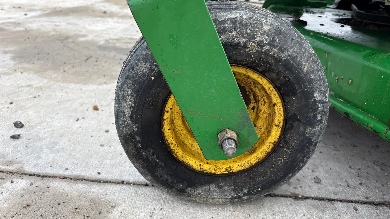 John Deere 757 Lawn Mower
