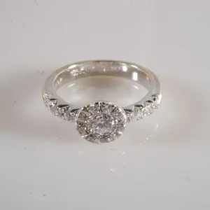18k White Gold Ring w/Diamonds