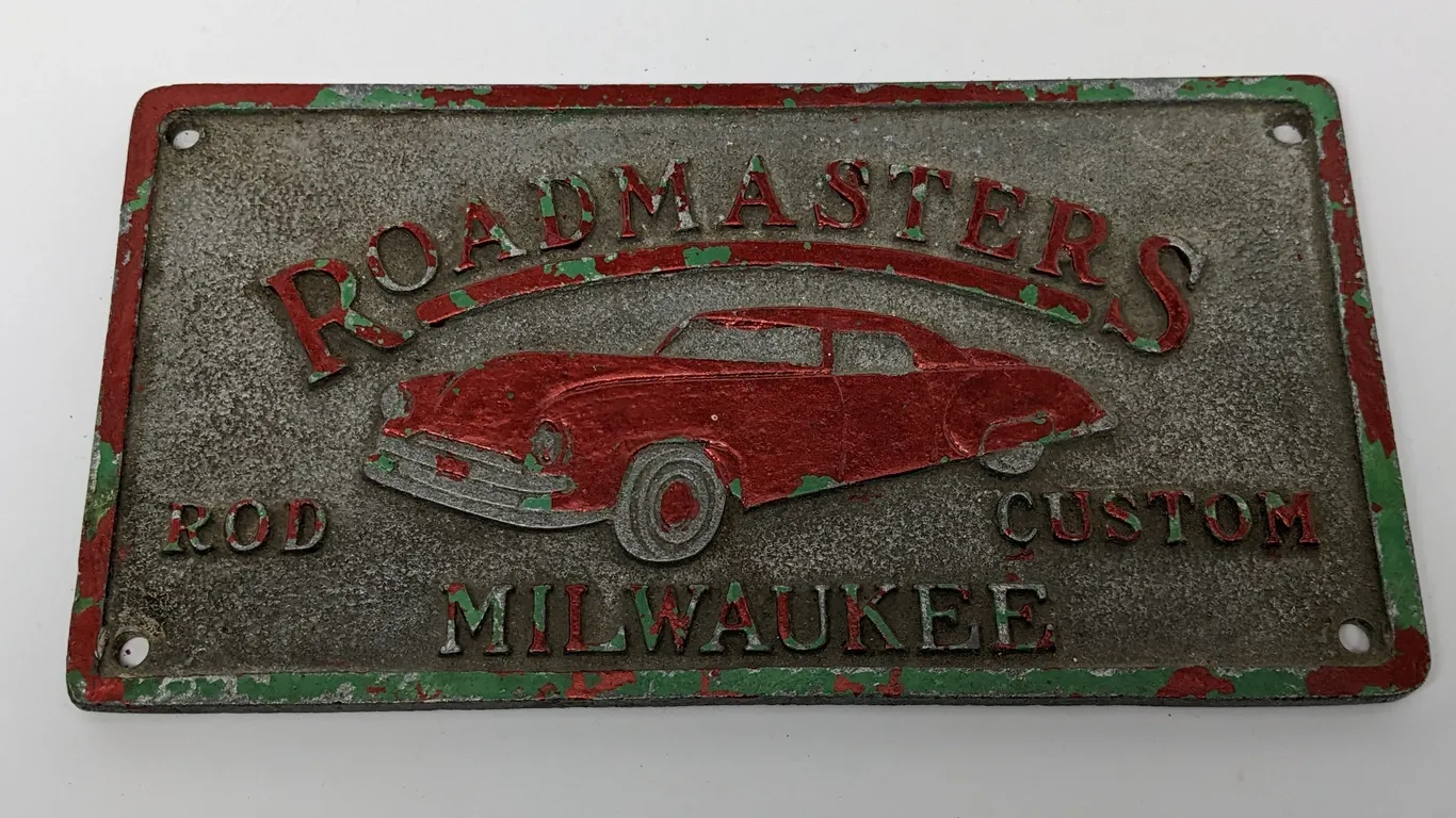 VINTAGE ORIGINAL CAR CLUB PLAQUE SIGN ROADMASTERS ROD CUSTOM MILWAUKEE (WISCONSIN)