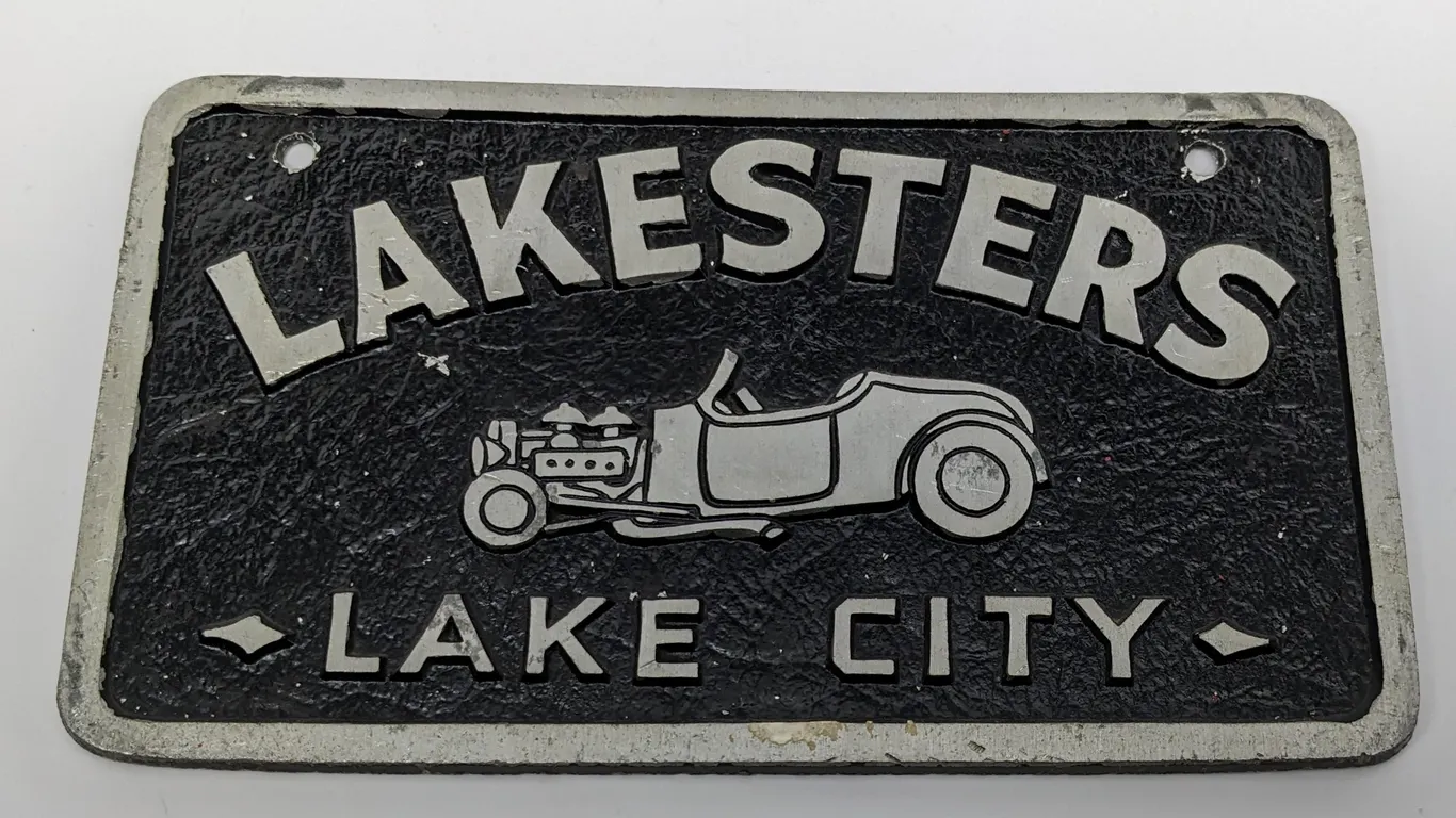 VINTAGE ORIGINAL CAR CLUB PLAQUE SIGN LAKESTERS LAKE CITY (MINNESOTA)