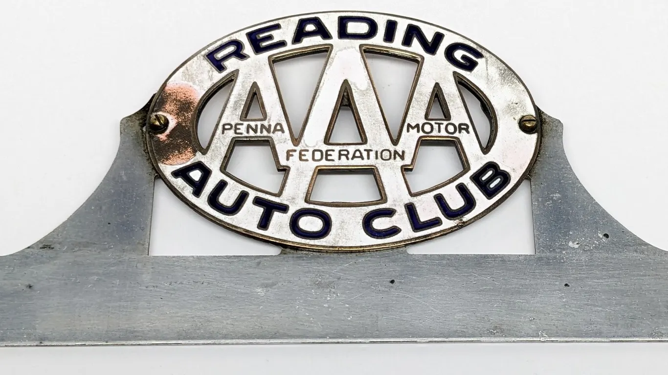 PORCELAIN ENAMEL LICENSE PLATE TOPPER SIGN TRIPLE A AAA READING AUTO CLUB PENNA MOTOR FEDERATION (PENNSYLVANIA)