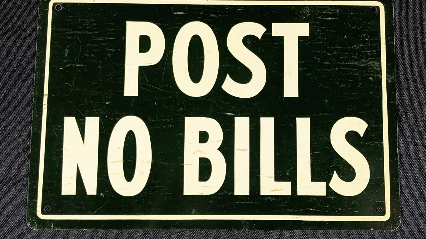 VINTAGE TIN SIGN POST NO BILLS