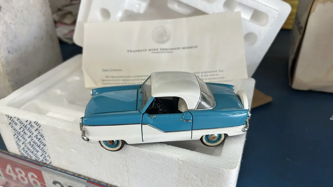 FRANKLIN MINT PRECISION 1956 NASH METROPOLITAN METAL CAR