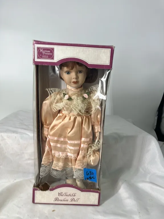 HEIRLOOM TREASURES PORCELAIN DOLL