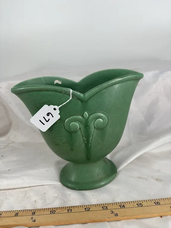 REDWONG GREEN VASE CHIPS
