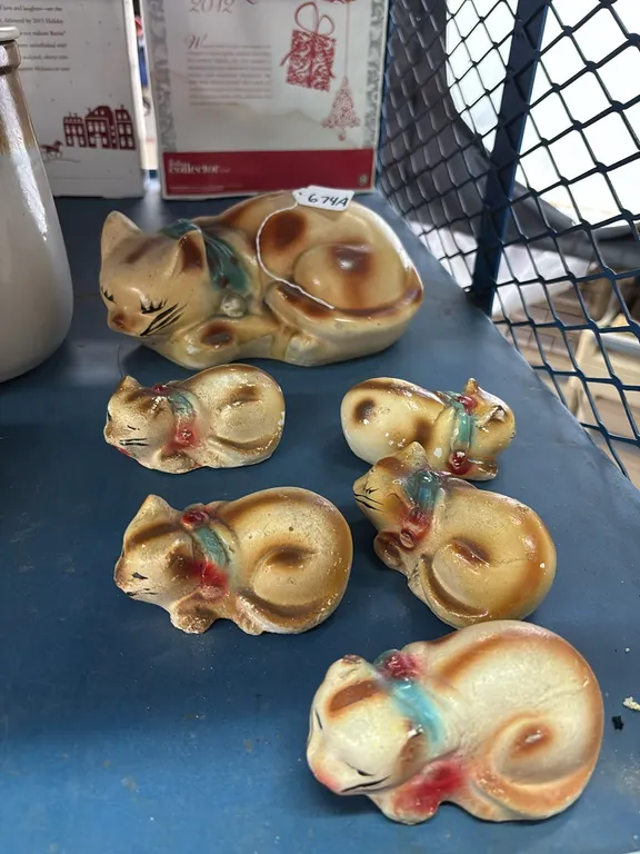 CHALKWARE MOTHER CAT WITH 5 KITTENS SOME CHIPS