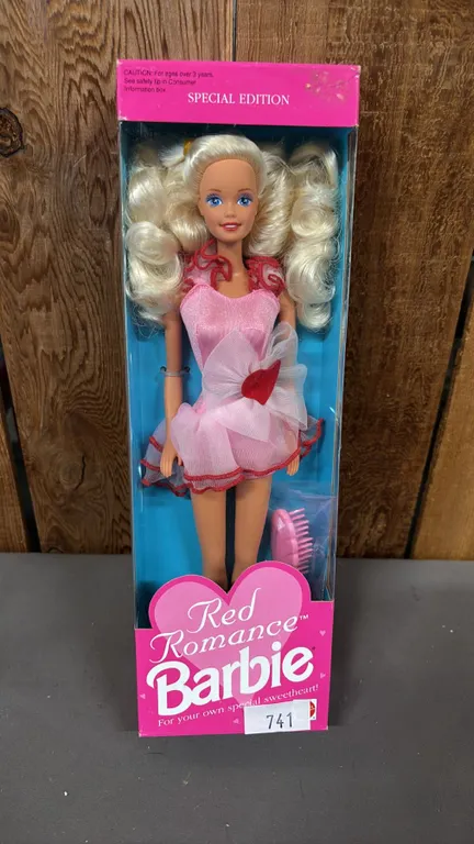 VINTAGE 1992 RED ROMANCE BARBIE *IN ORIGINAL BOX*