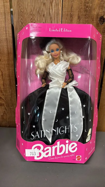 VINTAGE 1992 STAIN NIGHTS BARBIE *IN ORIGINAL BOX*