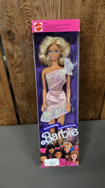 VINTAGE 1990 FRIENDSHIP BARBIE *IN ORIGINAL BOX*
