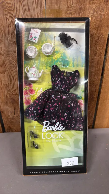 VINTAGE 2012 BLACK LABEL THE BARBIE LOOK TEA PARTY FASHION SET *IN ORIGINAL BOX*