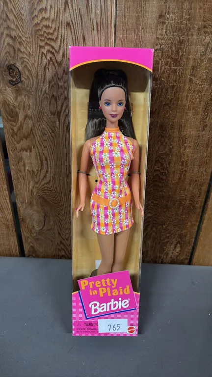 VINTAGE 1998 PRETTY IN PLAID BARBIE *IN ORIGINAL BOX*