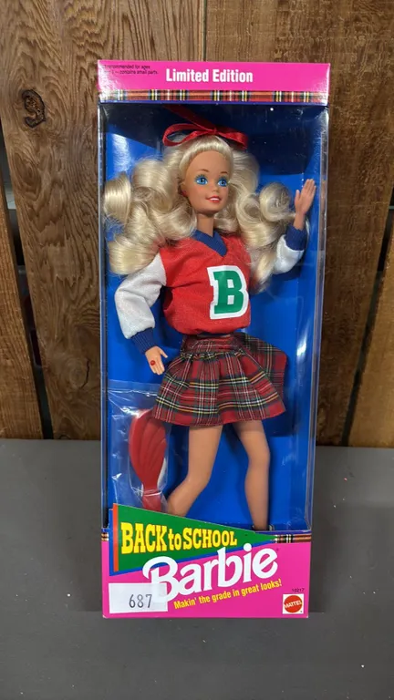 VINTAGE 1992 BACK TO SCHOOL BARBIE *IN ORIGINAL BOX*
