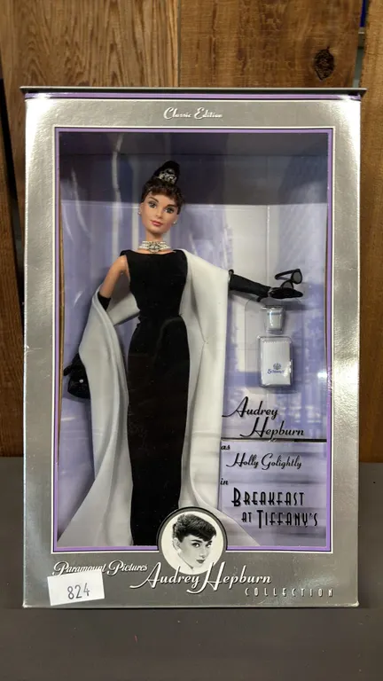 VINTAGE 1998 AUDRY HEPBURN AS HOLLY GOLIGHTLY IN BREAKFAST AT TIFFANY'S DOLL *IN ORIGINAL BOX*