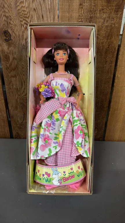 VINTAGE 1996 SPRING PETALS BARBIE *IN ORIGINAL BOX*