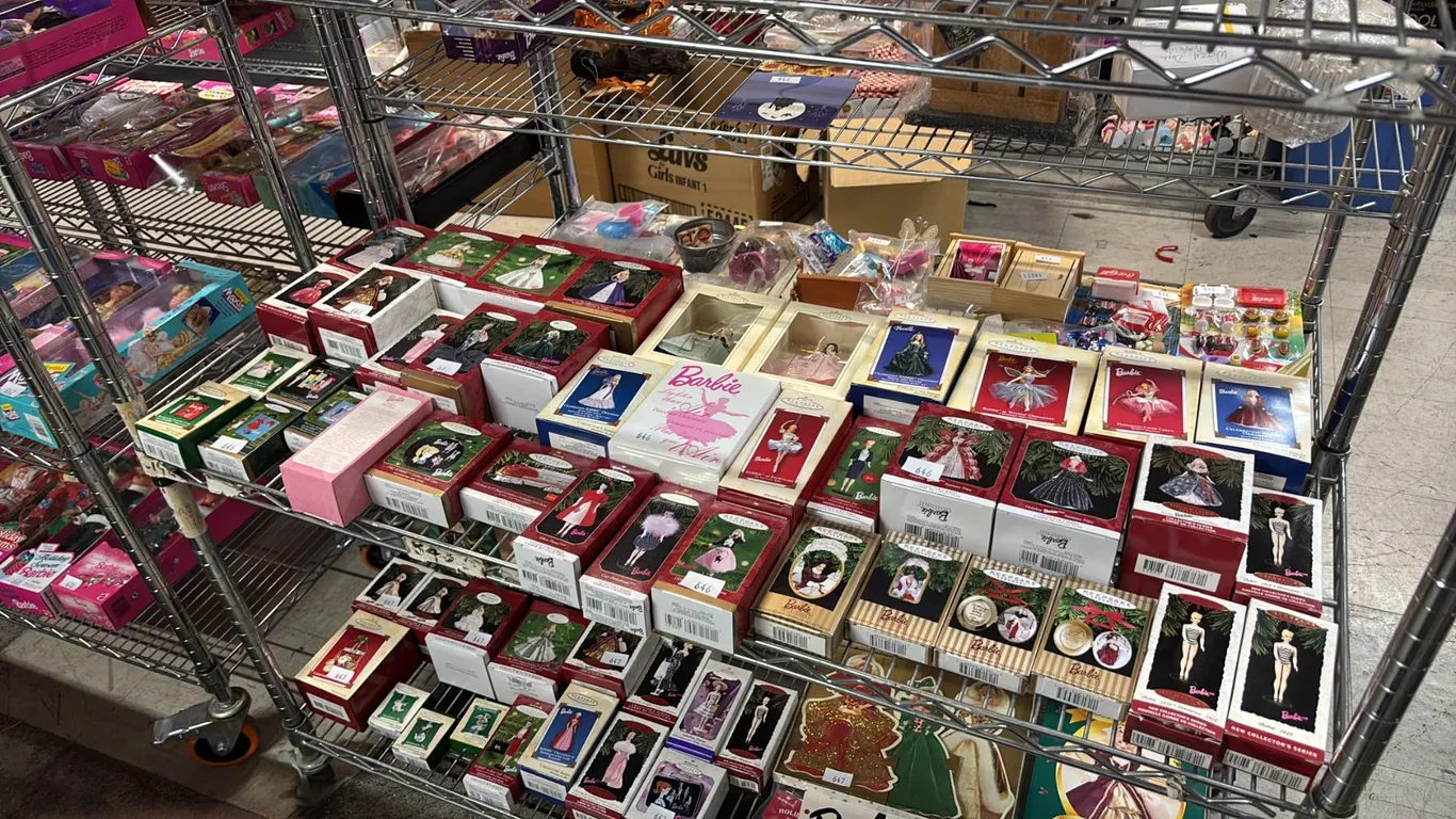 SHELF OF ASSORTED BARBIE ORNAMENTS: ALL BUT 2 ARE HALLMARK KEEPSAKES ORNAMENTS