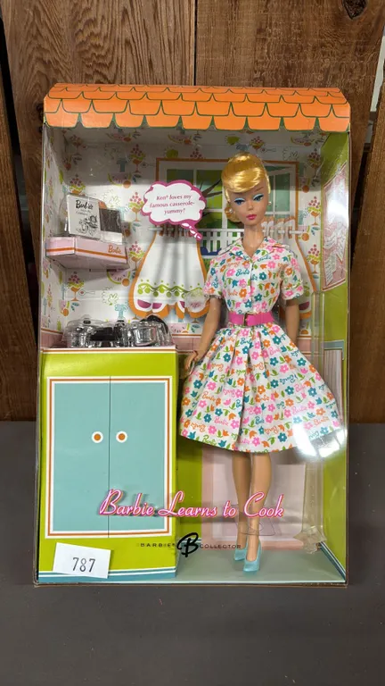 VINTAGE 2009 BARBIE LEARNS TO COOK DOLL *IN ORIGINAL BOX*