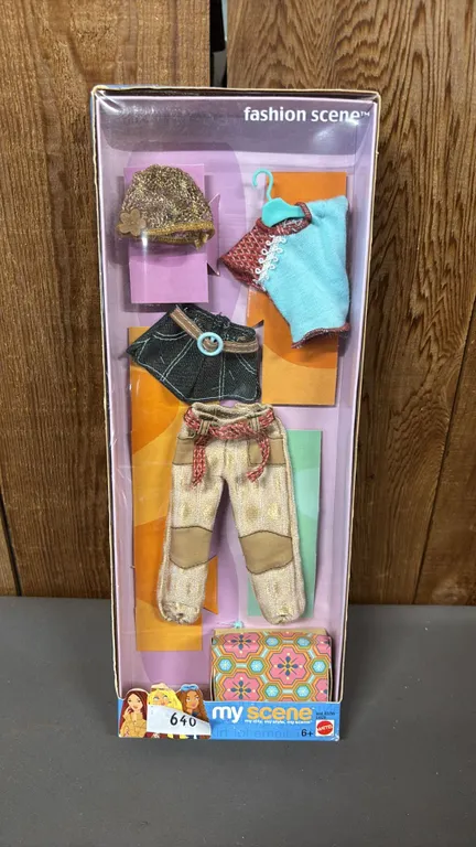 2013 MY SCENE FASHION SCENE SET *IN ORIGINAL BOX*