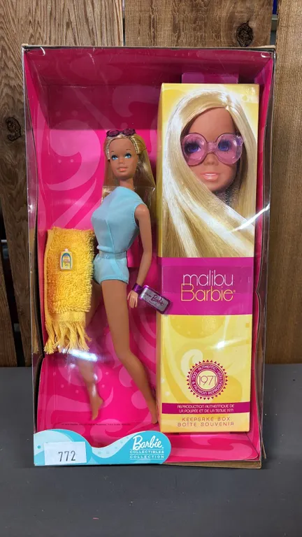 VINTAGE 2001 MALIBU BARBIE *IN ORIGINAL BOX*