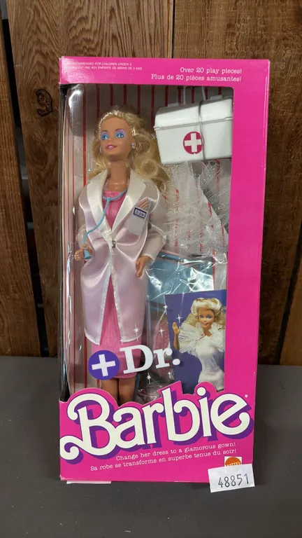 VINTAGE 1987 DR. BARBIE *IN ORIGINAL BOX*
