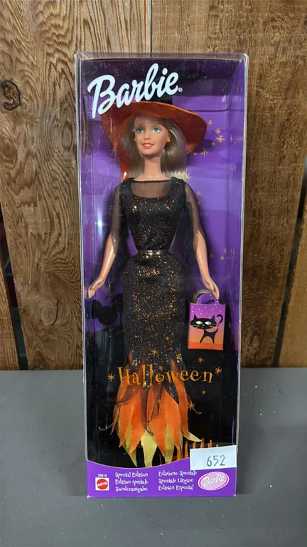 VINTAGE 2000 HALLOWEEN BARBIE *IN ORIGINAL BOX*