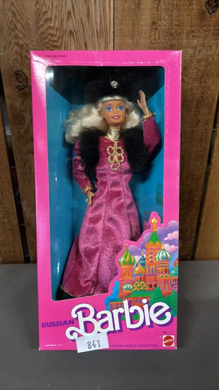 VINTAGE 1988 DOLLS OF THE WORLD COLLECTION RUSSIAN BARBIE *IN ORIGINAL BOX*