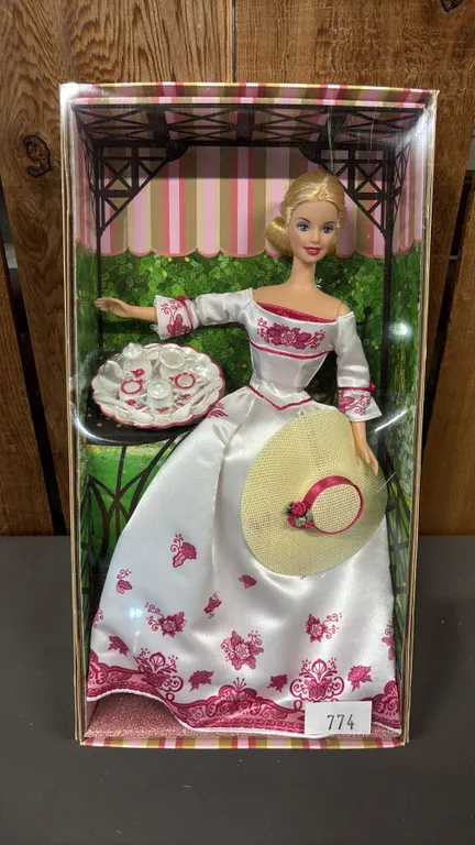 VINTAGE 2002 VICTORIAN TEA BARBIE *IN ORIGINAL BOX*