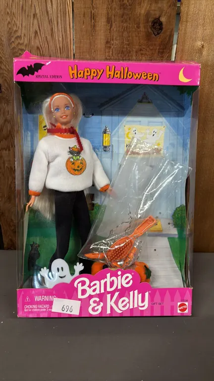 VINTAGE 1996 HAPPY HALLOWEEN BARBIE & KELLY