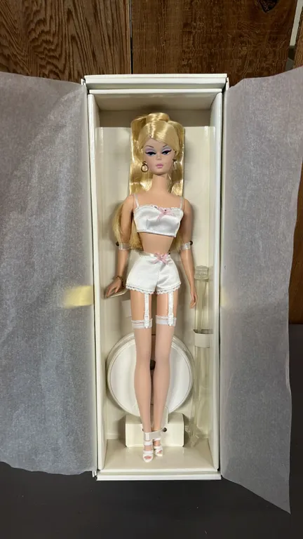 VINTAGE FASHION MODEL COLLECTION LINGERIE BARBIE #1: GENUINE SILKSTONE BODY *IN ORIGINAL BOX*