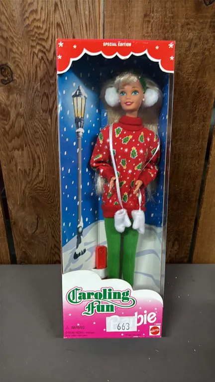 VINTAGE 1995 CAROLING FUN BARBIE *IN ORIGINAL BOX*