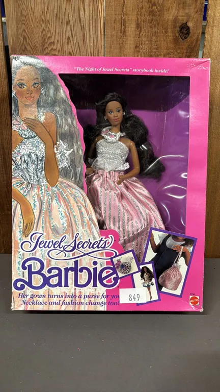 VINTAGE 1986 JEWEL SECRETS BARBIE (AFRICAN AMERICAN MODEL) *IN ORIGINAL BOX*