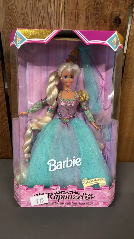 VINTAGE 1994 BARBIE AS RAPUNZEL *IN ORIGINAL BOX*