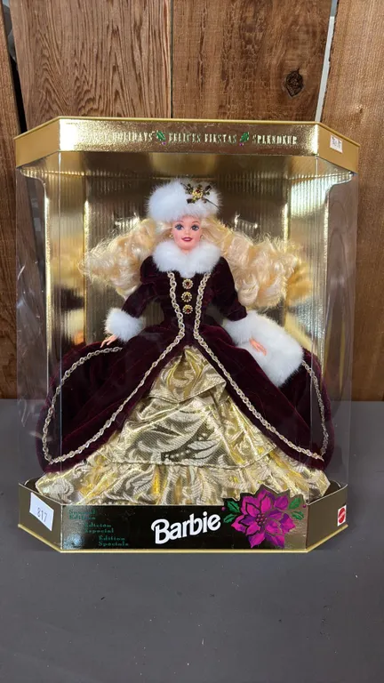 VINTAGE 1996 HAPPY HOLIDAYS BARBIE *IN ORIGINAL BOX*