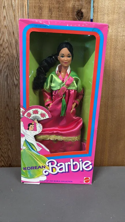VINTAGE 1987 DOLLS OF THE WORLD COLLECTION KOREAN BARBIE *IN ORIGINAL BOX*
